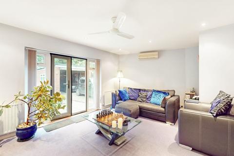 Pavilion Way, Ruislip HA4