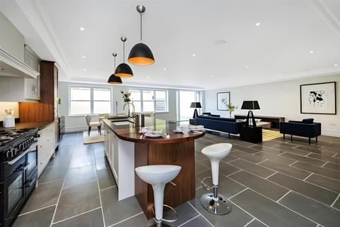 undefined, Roehampton Gate, London SW15