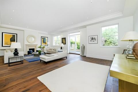 undefined, Roehampton Gate, London SW15