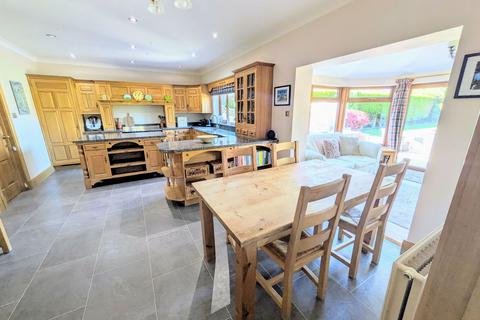 4 bedroom detached house for sale, Waunfarlais Road, Llandybie, SA18 3NG