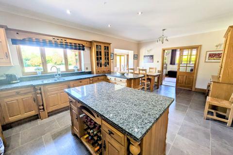 4 bedroom detached house for sale, Waunfarlais Road, Llandybie, SA18 3NG