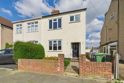 5 Rayleigh Road, Stanford-le-hope, SS17 0NE