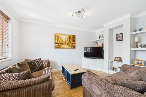 5 Rayleigh Road, Stanford-le-hope, SS17 0NE