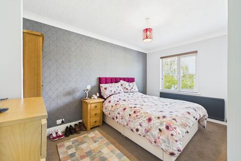 5 Rayleigh Road, Stanford-le-hope, SS17 0NE
