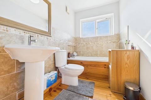 5 Rayleigh Road, Stanford-le-hope, SS17 0NE