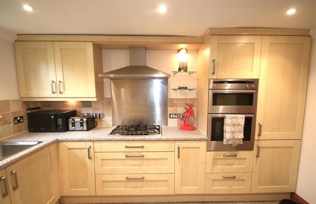 Kitchen b.JPG