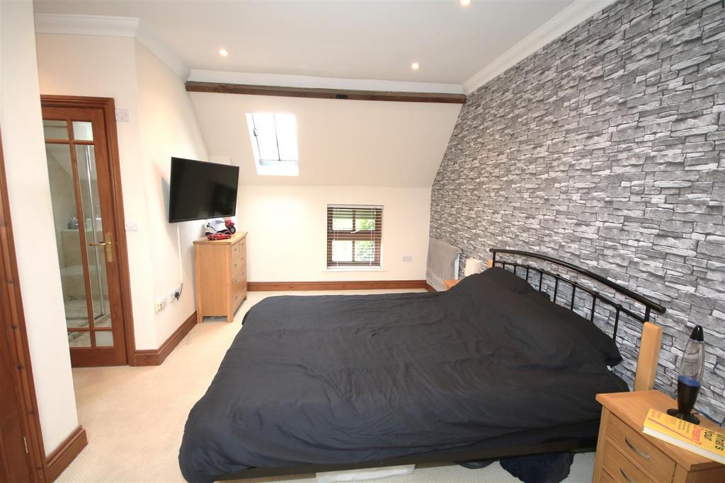 Bedroom 1b.JPG