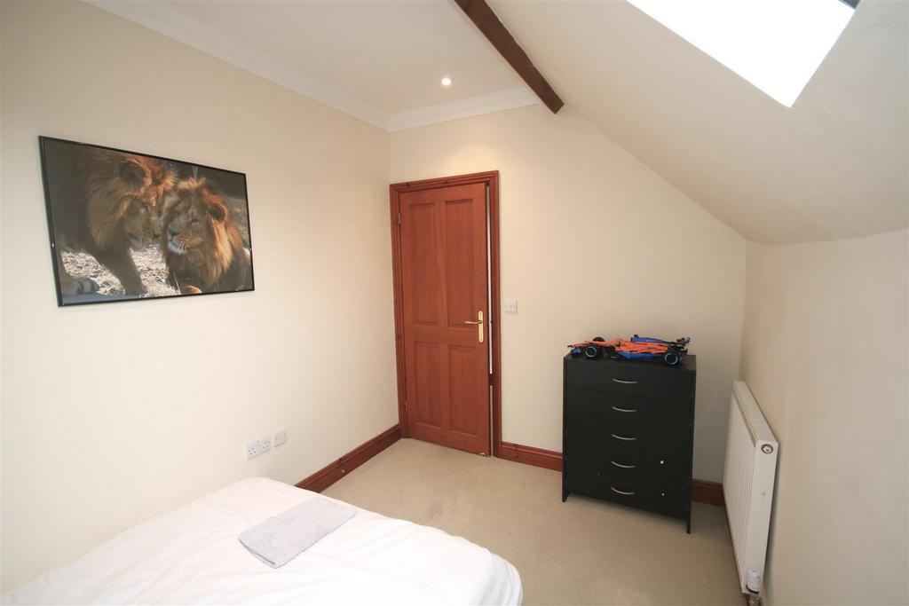 Bedroom 3b.JPG