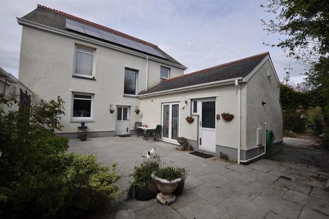 4 bedroom detached house for sale, Tenby Road, St. Clears, Carmarthen