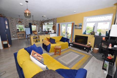 4 bedroom detached house for sale, Tenby Road, St. Clears, Carmarthen