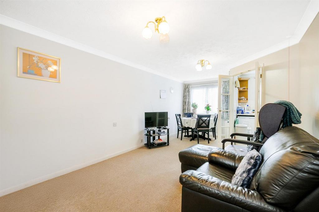 Kingswood Court-10 web.jpg