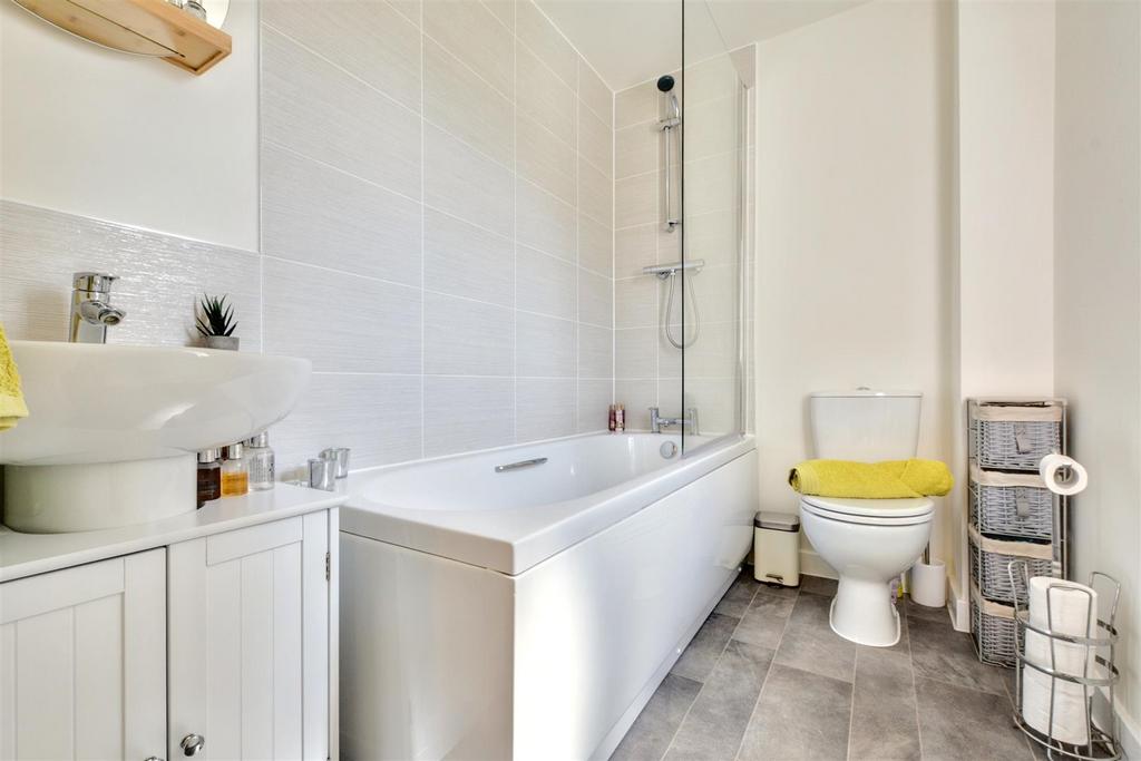 Bathroom 2.jpeg