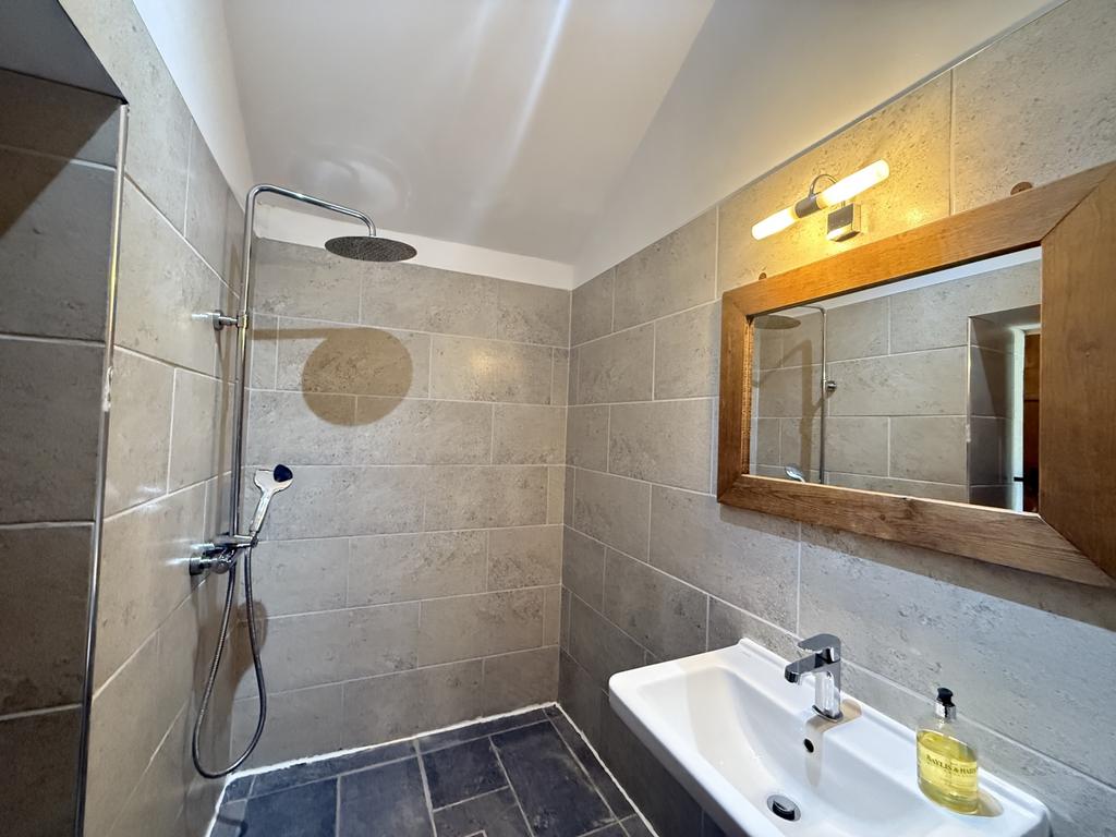 The Cartshed Shower Room