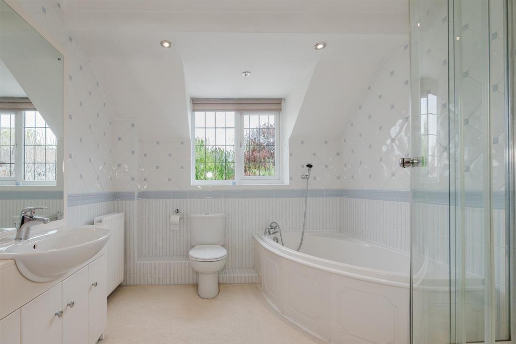 Bed 1 En Suite