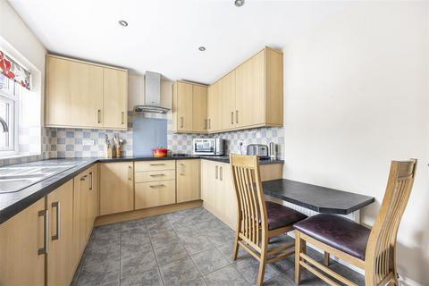 1, The Crest Langford Close, Emmer Green, Reading, RG4 8TE