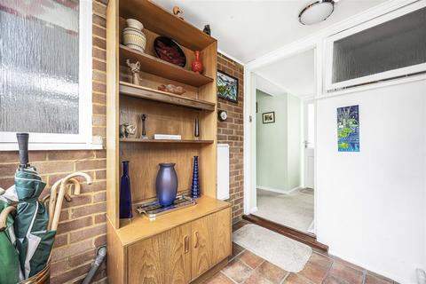 1, The Crest Langford Close, Emmer Green, Reading, RG4 8TE