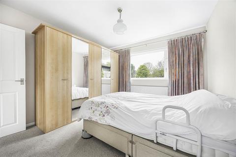 1, The Crest Langford Close, Emmer Green, Reading, RG4 8TE