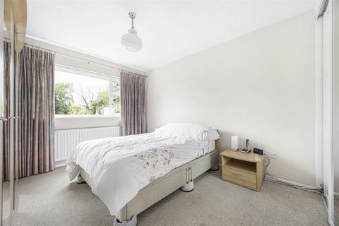 1, The Crest Langford Close, Emmer Green, Reading, RG4 8TE