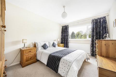 1, The Crest Langford Close, Emmer Green, Reading, RG4 8TE
