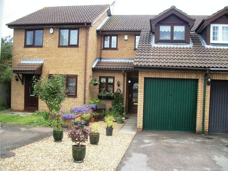 Dexter Close, Luton 3 bed terraced house £1,000 pcm (£231 pw)