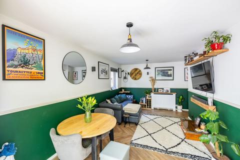 21 Rossignol Gardens, Carshalton, SM5 2ED
