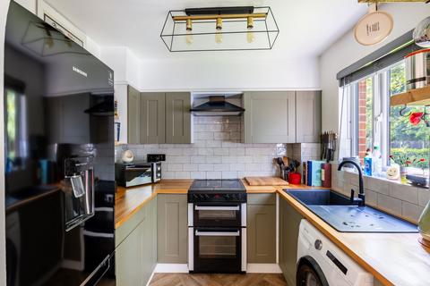 21 Rossignol Gardens, Carshalton, SM5 2ED