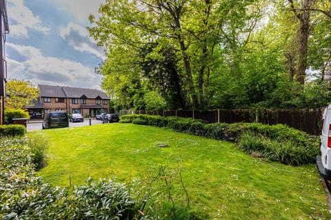 21 Rossignol Gardens, Carshalton, SM5 2ED