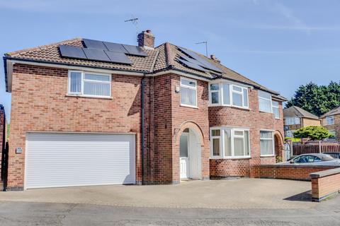 17 Crowhurst Drive, Leicester, LE3 2UJ