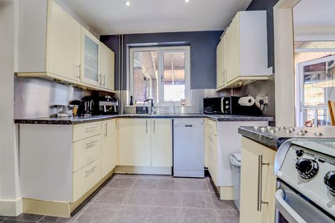 17 Crowhurst Drive, Leicester, LE3 2UJ