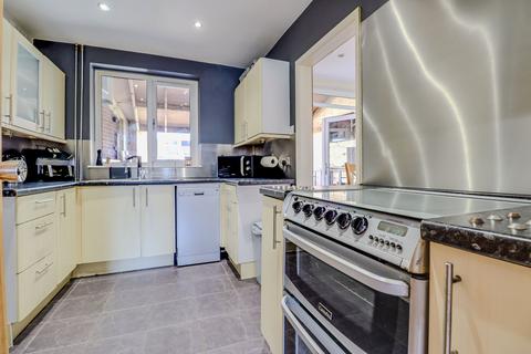 17 Crowhurst Drive, Leicester, LE3 2UJ