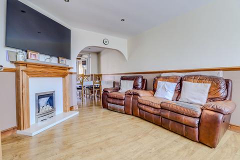 17 Crowhurst Drive, Leicester, LE3 2UJ
