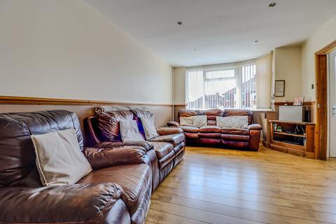 17 Crowhurst Drive, Leicester, LE3 2UJ