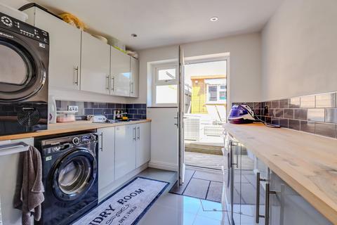 17 Crowhurst Drive, Leicester, LE3 2UJ