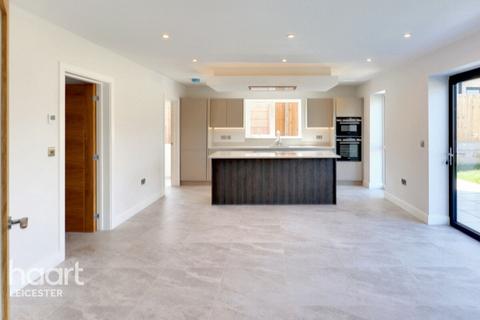 5 bedroom detached house for sale, Cleves Gardens, Leicester