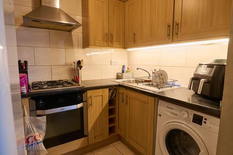 4 bedroom terraced house for sale, Station Road, Addlestone KT15