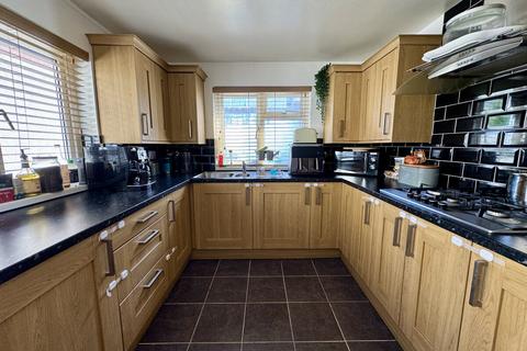 3 bedroom terraced house for sale, Kings Road, Holyhead, LL65