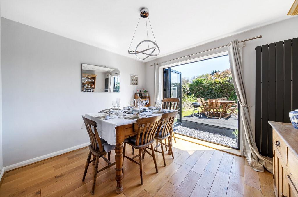 Dining/Bed 4