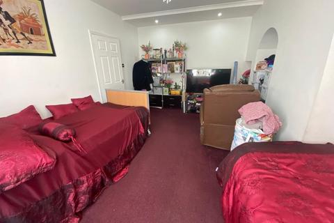 3 bedroom terraced house for sale, Becontree Avenue, Dagenham
