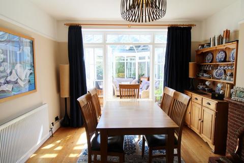 63 The Crescent, West Wickham, BR4 0HD