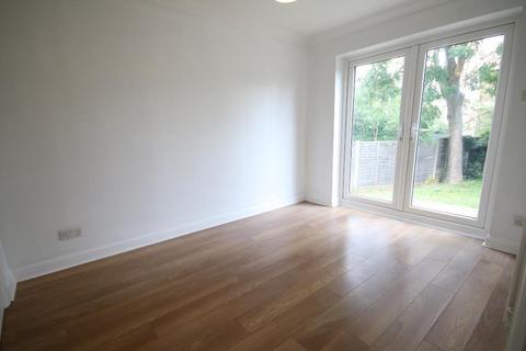 16 Falcon Wood, Leatherhead, KT22 7TF