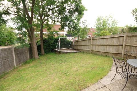 16 Falcon Wood, Leatherhead, KT22 7TF