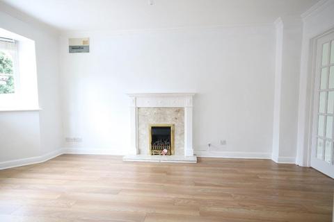 16 Falcon Wood, Leatherhead, KT22 7TF