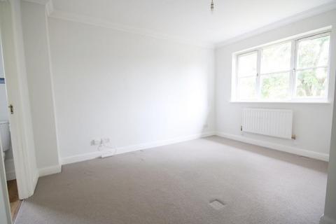 16 Falcon Wood, Leatherhead, KT22 7TF