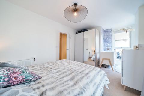16, Alacia Court Palmerston Road, London, W3 8GJ