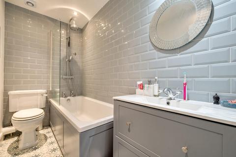 1 bedroom flat for sale, Crockerton Road, Upper Tooting, London, SW17
