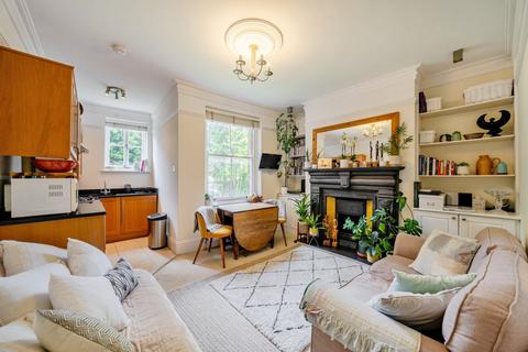 1 bedroom flat for sale, Elmfield Road, Balham, London, SW17