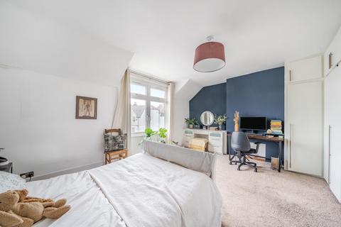 3 bedroom flat for sale, Sternhold Avenue, Balham, London, SW2