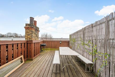 3 bedroom flat for sale, Sternhold Avenue, Balham, London, SW2