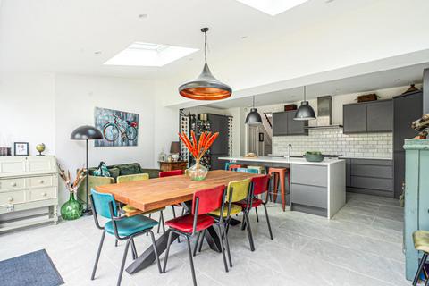 4 bedroom semi-detached house for sale, Holmside Road, Balham, London, SW12
