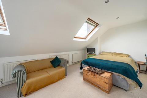 3 Holmside Road, London, SW12 8RJ